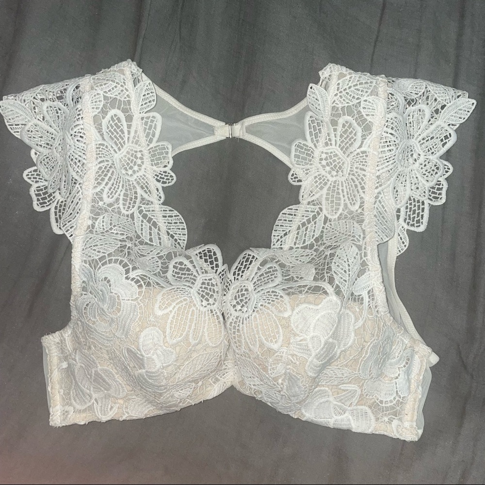 Victoria’s Secret white lace bra